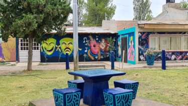 El Centro Cultural fue intervenido por muralistas. (Foto: Gentileza)