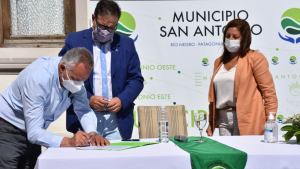 Firmaron el contrato para iniciar la construcción de la terminal de micros en San Antonio Oeste