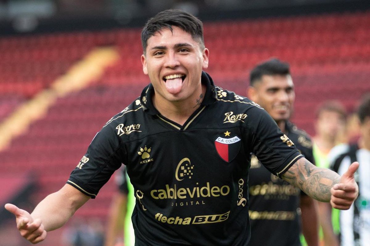 Facundo Farías seguiría unos meses más en el Sabalero, que jugará la Copa Libertadores, nada menos. 