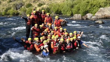 River disfrutó su día libre con un rato de rafting en el río Chimehuin