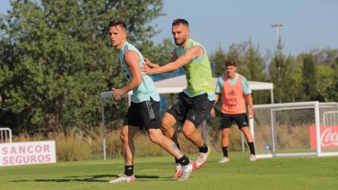 Germán Pezzela, quien estaba suspendido, volverá a la formación titular que enfrentará este martes a Colombia.