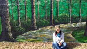 La artista Florencia Marcos llena de naturaleza los muros de Plottier