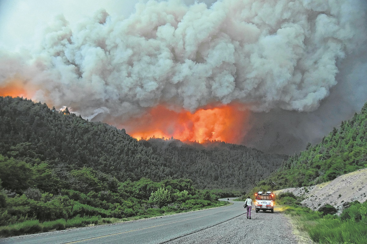 El incendio en la zona del lago Martin ya afectó más de 6.000 hectáreas al sur de Bariloche. Foto: archivo