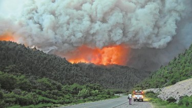 El incendio en la zona del lago Martin ya afectó más de 6.000 hectáreas al sur de Bariloche. Foto: archivo