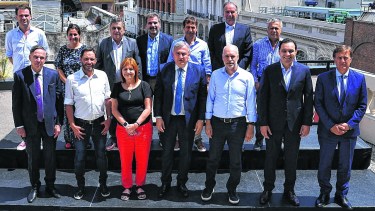 Los refrentes de la principal coalición opositora se reun ieron otra vez, pero en forma virtual. 