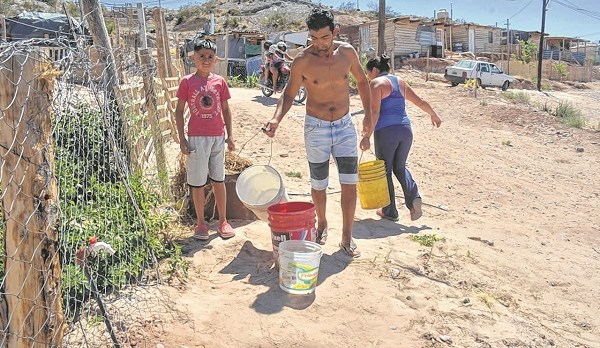 Nueva ola de calor y viejos problemas en las canillas de la región
