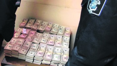 La valija de Wilson con 800.000 dólares desnudó la maniobra.