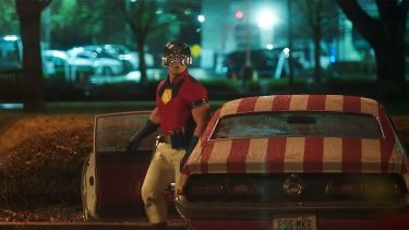 UN carismático John Cena interpreta a este antihéroe tan polémico como carismático.