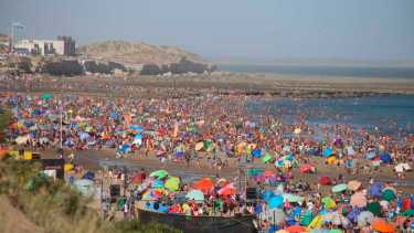 En Las Grutas, la ocupación es total. Fotos: Luciano Cutrera