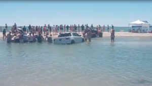 Alerta con los autos en Las Grutas: cuándo será la próxima marea extraordinaria