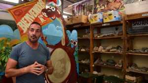 En Lago Barreales Jorge cuida el sueño del dinosaurio gigante