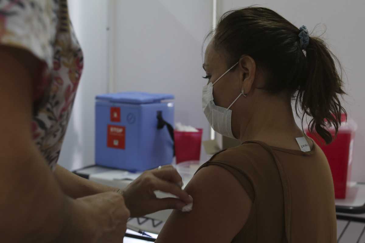 Todos los sábados de febrero habrá vacunación libre en Roca. Foto: Juan Thomes