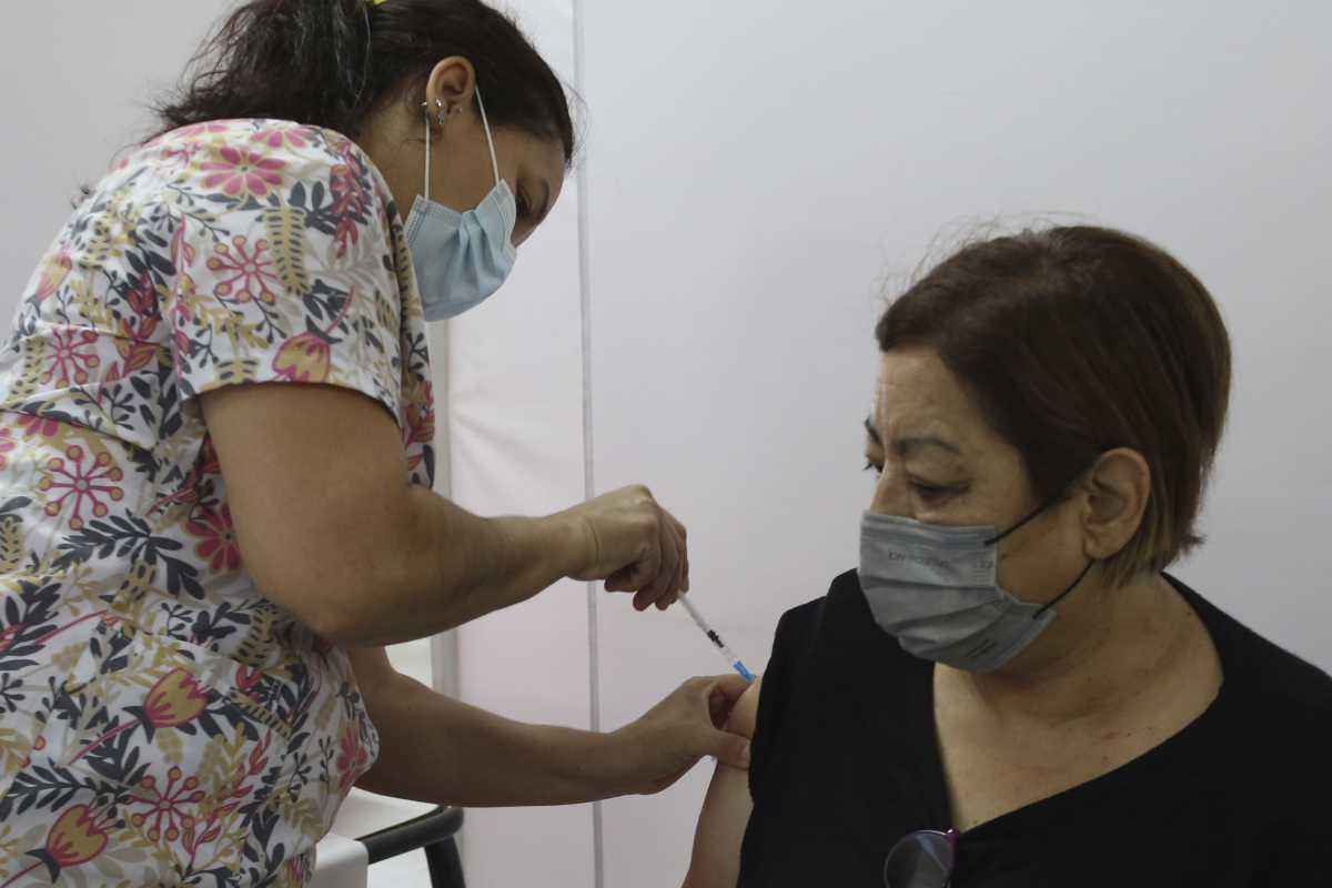 Personal de Salud de Río Negro aplicando vacunas Covid-19. Foto Archivo.