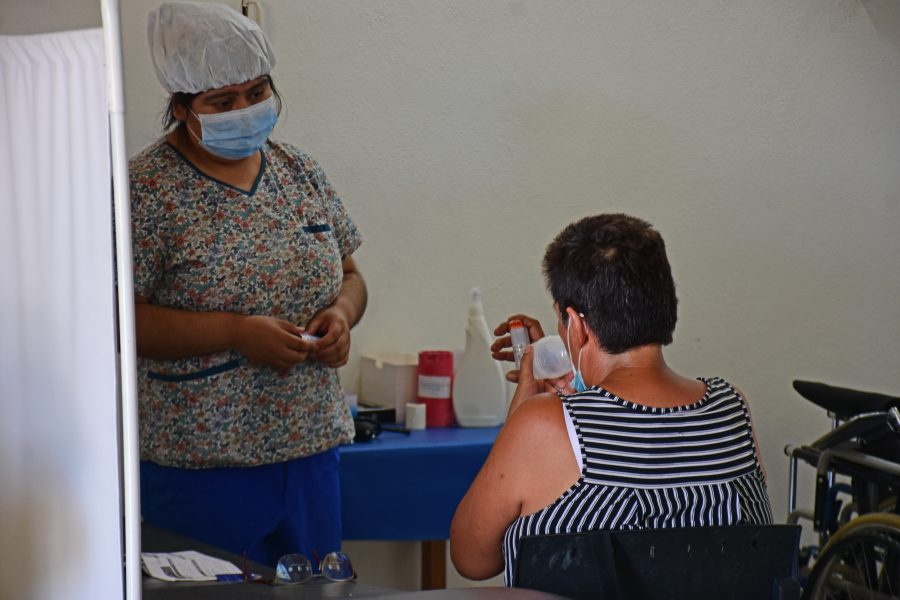 El personal de Salud insiste en la vacunación, sobre todo en grupos de riesgo. Foto: Juan Thomes.-