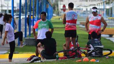 Roca 26/01/22: el paseo del Bicentenario es unos de los lugares elegidos por la gemte para caminar, correr y andar en bicicleta. Foto: Andrés Maripe