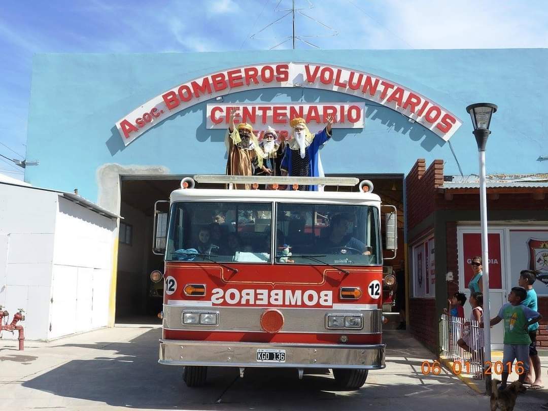 El niño fue llevado al cuartel en brazos. Foto: Gentileza Asociación Bomberos Voluntarios de Centenario. 