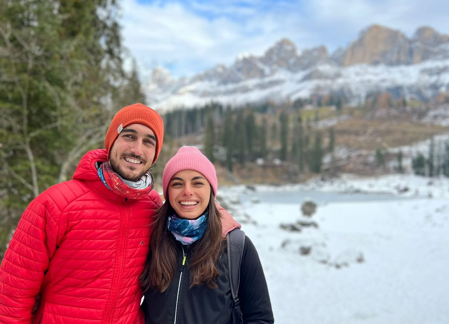 Mariano Candiotto y Laura Benavides trabajan en el centro de esquí más grande de España, el 
Foto: Soltar y viajar.