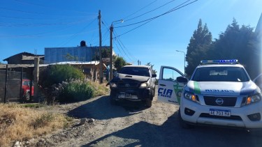 El conductor había robado la camioneta minutos antes en la zona de barrio Lera y la abandonó en el barrio San Francisco. Gentileza