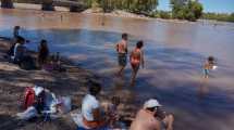 Imagen de Mucha gente en los balnearios de Neuquén, este finde, y se espera más con la ola de calor