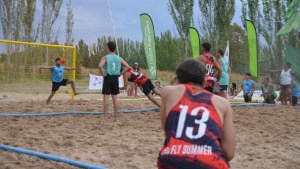Se juega la primer fecha del Circuito Patagónico de Beach Handball, en Roca