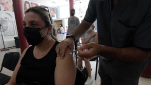 Continúa la campaña de vacunación este martes en Neuquén: lugares y horarios