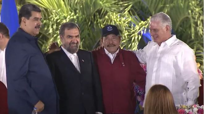 Ortega y sus invitados. Allí está el funcionario iraní buscado por el atentador a la AMIA.
