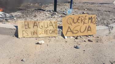Los vecinos cortaron la calle Casimiro Gómez, antes de la Autovía Norte. Foto: Gentileza