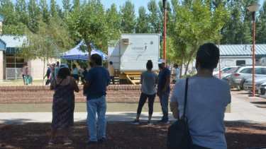 Tercera ola: los fallecidos por Covid-19 en Centenario no estaban vacunados