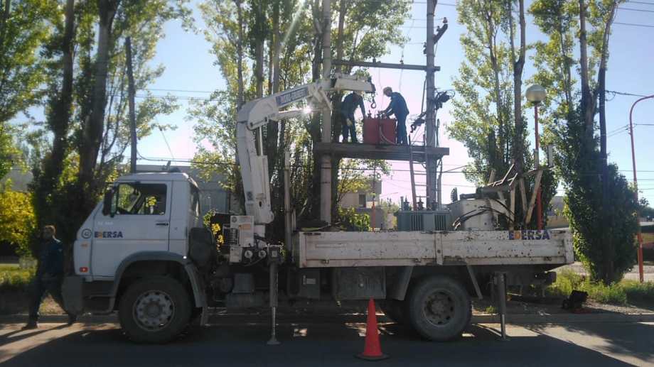 Se registró una falla en un transformador eléctrico en zona de San Luis y Santa Cruz. (prensa Edersa).-