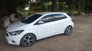 Secuestraron un auto que adentro tenía un equipo de radio policial en Roca