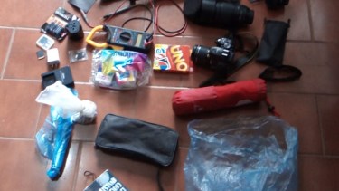 Los elementos robados estaban enterrados adentro de una bolsa de nylon en un sendero del parque municipal Llao Llao. Gentileza