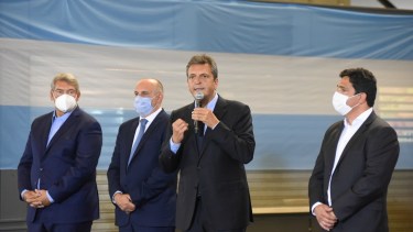 "Apostar al ferrocarril es apostar a estar conectados, y la Argentina necesita conectarse más", resaltó Massa. (Gentileza).-