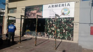 Los asaltantes se llevaron un revolver.  Foto: Prensa Policía