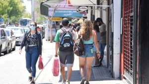 Juntan firmas para que asistan a un hombre que vive en la calle y protagonizó hechos violentos en Neuquén