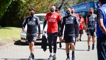 El plantel de River volvió de San Martín de los Andes. Fotos: Patricio Rodríguez