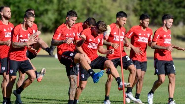 Sol y trabajo. Imagen que refleja el entrenamiento de River en su segundo día de pretemporada. Fotos: Patricio Rodríguez