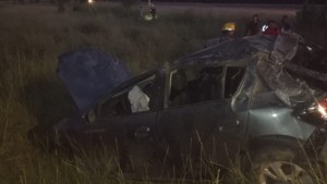 Familia de Buenos Aires volcó en la Ruta 22, cerca de Cervantes, y hay una menor herida