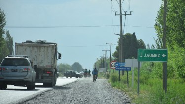 La cartelería vertical se instaló de manera preventiva y para evitar accidentes viales. Fotos: Andrés Maripe.