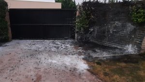 Atentado explosivo en la casa de un médico en Bahía Blanca en rechazo al pase sanitario