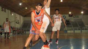 Petrolero viene de ser campeó nen el Pre-Federal y se ilusiona. Roca hizo una gran campaña.