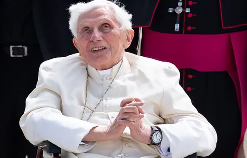 Benedicto XVI, admitió haber dado información errónea, pero “no de mala fe”.