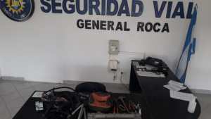 Detuvieron a tres sujetos robando cables a la vera  de la Ruta 22, en Roca