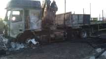 Imagen de Se incendiaron dos camiones en una empresa de Añelo: investigan si fue intencional