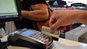 Río Negro busca regular el uso de las tarjetas de crédito y débito
