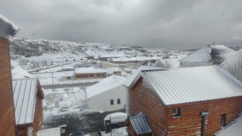 Así amaneció Copahue hoy. La villa termal está a 374 km al noroeste de Neuquén Capital, en la frontera con Chile. Fotos: Gentileza Rody Dómina. 
