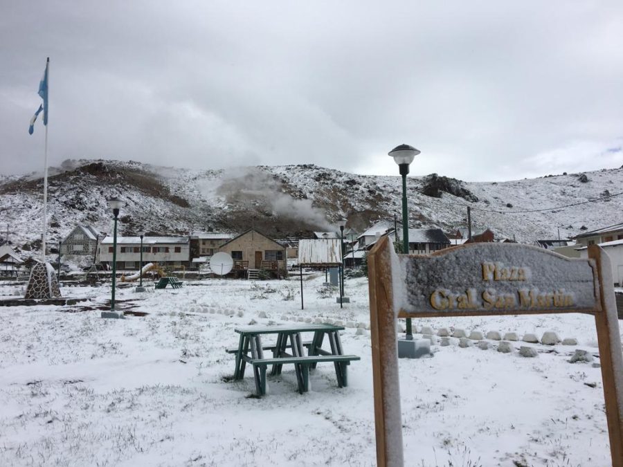 En Copahue sorprendió la nieve, en pleno enero.-