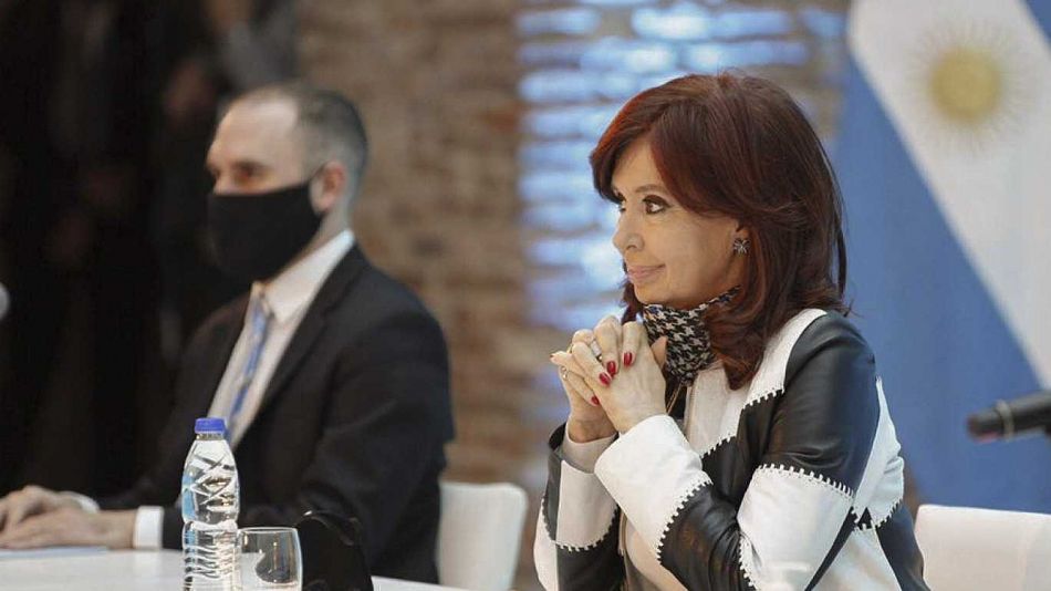 "Quiero agradecer a nuestra vicepresidenta, Cristina Fernández de Kirchner, dueña de una fuerza única que también ha sido de mucho valor para lo que se ha logrado", dijo Guzmán esta mañana. (Foto Archivo).-