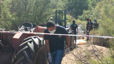 Los peritos trabajaron durante dos días para extraer el vehículo y el cuerpo del hombre de 46 años. 