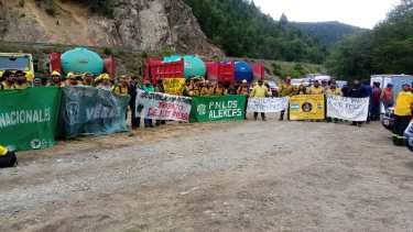 Combatientes de Parques Nacionales y del servicio nacional de manejo del fuego participaron este martes por la tarde de la asamblea, que se hizo en la seccional del guardaparque de río Villegas. (foto gentileza)
