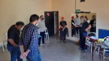 La reunión se hizo este miércoles, en el centro cultural Eduardo Galeano de El Bolsón. (foto prensa del Gobierno de RN) 